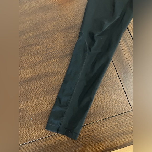 Pro Women’s Mid-Rise Mesh-Paneled Leggings - Picture 7 of 7